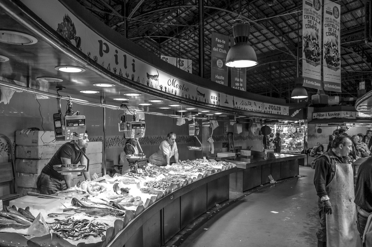 Mercado de vendedores de rua em Barcelona