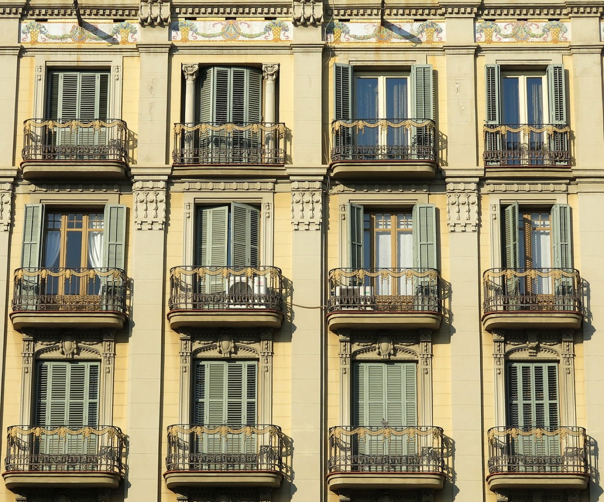 barcelona apartment with balcony view for travel guide