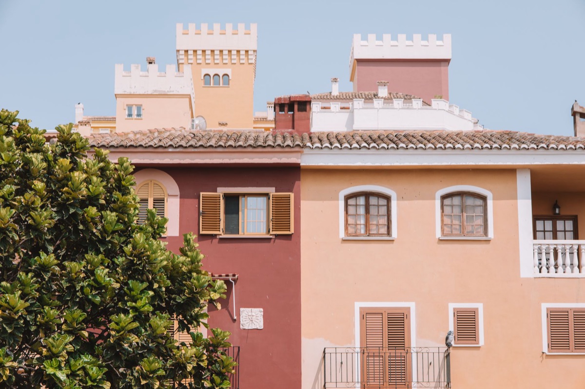 Barcelonese terracotta apartment with garden and sea view
