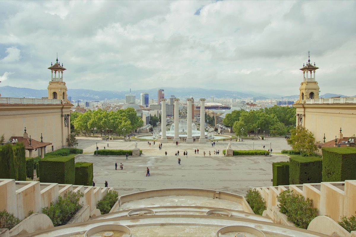 gaudi architecture history in barcelona