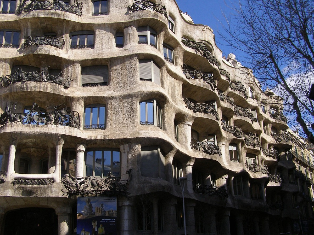 edificio gaudi em barcelona