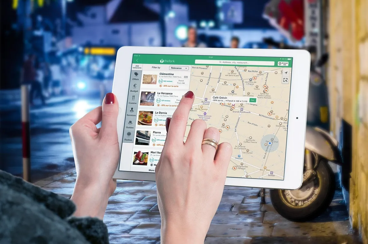 ipad, map, tablet, internet, screen, multimedia, information, restaurant, navigation, mock up, app, travel, journey, city, guide, apple, application, touchscree